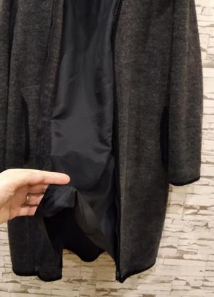 Пальто букле с видом мелкого каракуля с составом шерсти серое р. l2 фото