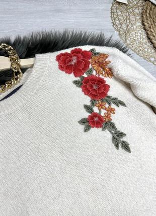 Теплый свитер с цветочной нашивкой3 фото