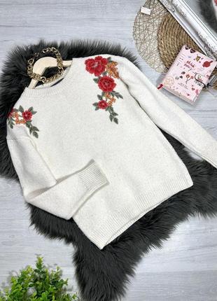Теплый свитер с цветочной нашивкой4 фото