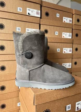 Замшеві високі уггі на ґудзику ugg short bailey button grey