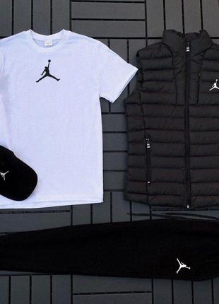 Спортивный комплект утепленный черно белый 4в1 штаны + футболка+жилетка+кепка
