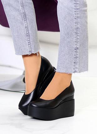 Модельные кожаные черные женские туфли натуральная кожа на платформе танкетке5 фото