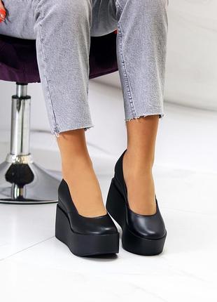 Модельные кожаные черные женские туфли натуральная кожа на платформе танкетке6 фото