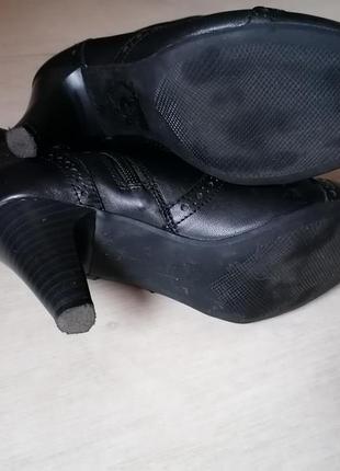 Черные кожаные короткие сапоги, ботинки.3 фото