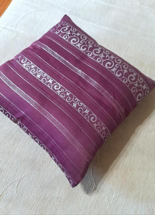 Декоративная  наволочка на подушку  с наволочкой 
вышитая серебряной нитью1 фото