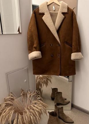 Идеальная плотная дубленка от бренда mango