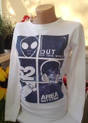 Футболка женская с длинным рукавом.