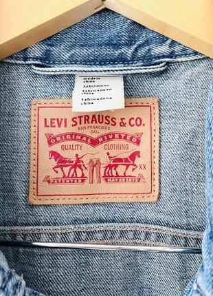 Оригинальная жилетка от levis4 фото