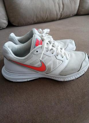Кроссовки  nike