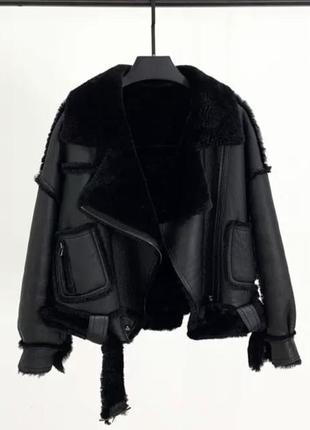 Черная кожаная байкерская куртка дубленка с натуральным мехом