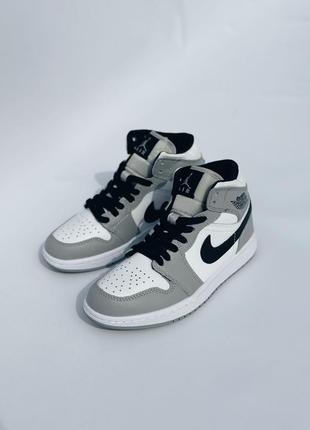 Женские зимние кроссовки nike air jordan retro 1 серые с белым высокие кожаные с мехом до -20*с (bon)