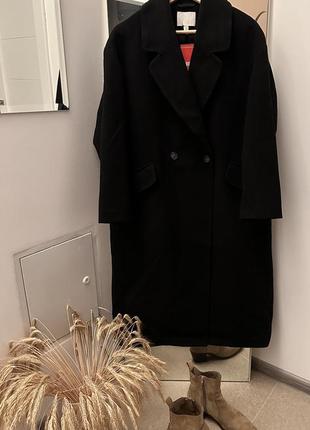 Идеальное плотное шерстяное пальто от бренда h&m