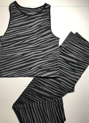 Костюмчик из лосин и топа