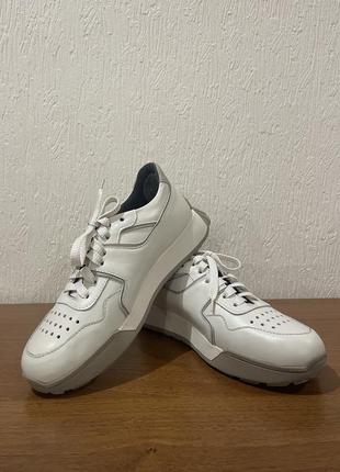 Шкіряні жіночі кросівки