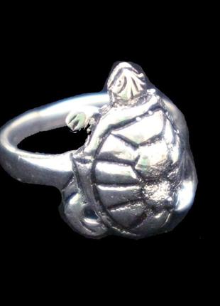 Кольцо черепаха белый метал