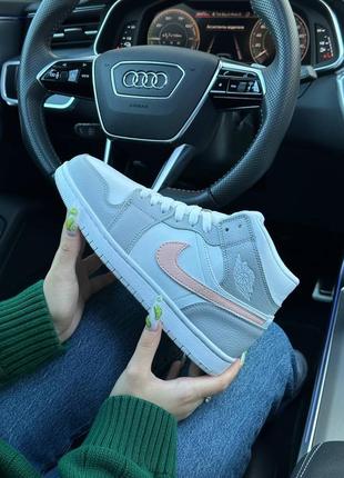 Зимние женские кроссовки nike air jordan 1 retro high gray white pink fur