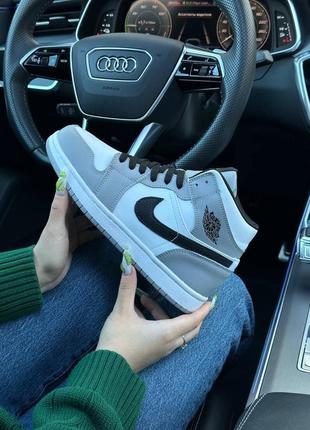 Зимние женские кроссовки nike air jordan 1 retro high gray black fur