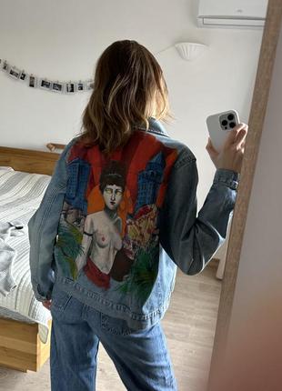 Джинсівка вінтаж з принтом на спині la femme денім джинсова куртка9 фото