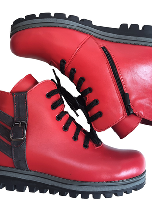 Ботинки женские кожаные  на плоском ходу красного цвета5 фото