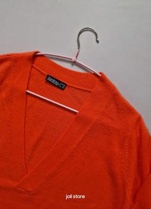Оранжевий светр з v-подібним вирізом5 фото