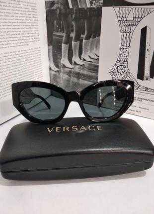 Солнцезащитные очки versace