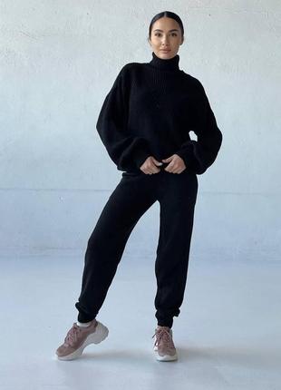 Костюм женский вязаный оверсайз свитер с воротником штаны джоггеры на высокой посадке с карманами качественный черный пудровый1 фото