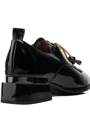 Туфлі жіночі чорні лаковані на низькому каблуку 2145т5 фото