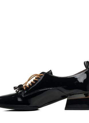 Туфлі жіночі чорні лаковані на низькому каблуку 2145т4 фото