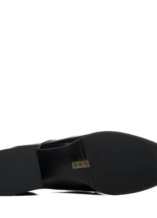 Туфлі жіночі чорні лаковані на низькому каблуку 2145т7 фото