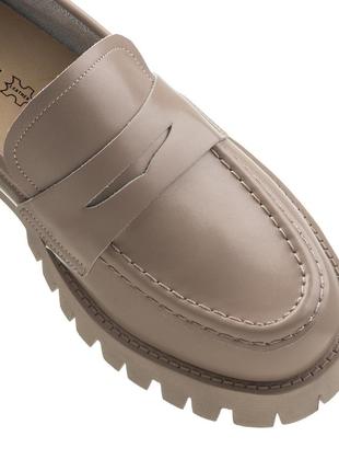 Туфли-лоферы женские кожаные бежевые 2141т-а7 фото