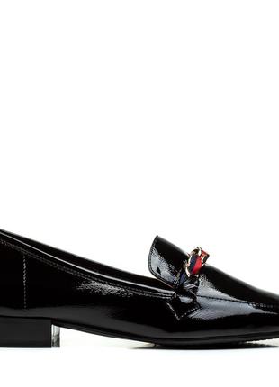 Туфлі жіночі шкіряні чорні лакові на низькому каблуку 1662т2 фото
