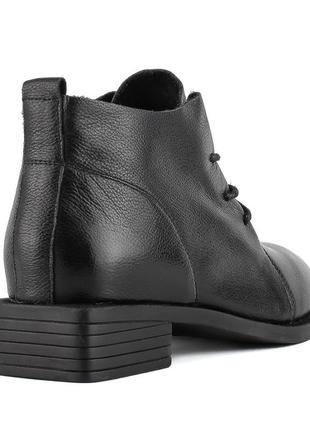 Ботинки женские кожаные черные на низком квадратном каблуке  1221б4 фото