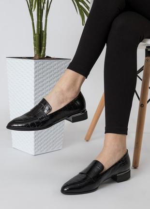 Туфли женские кожаные черные с острым носиком 2126т