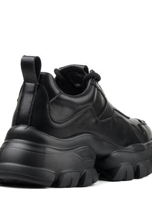 Кроссовки женские кожаные черные на массивной тракторной подошве на танкетке на шнуровках 2339т