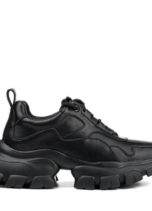 Кроссовки женские кожаные черные на массивной тракторной подошве на танкетке на шнуровках 2339т