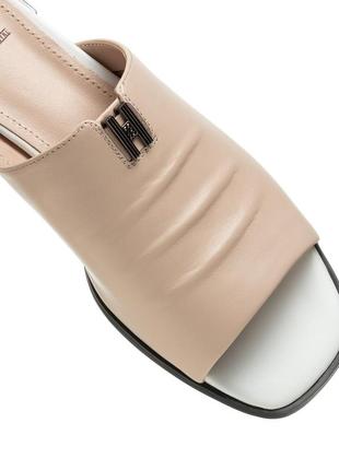 Шлепанцы женские кожаные бежевые на удобном низком квадратном каблуке  1145л-а7 фото