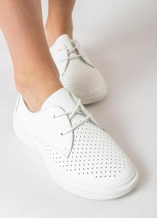 Туфли закрытые на белых шнуровках 2040т-а1 фото