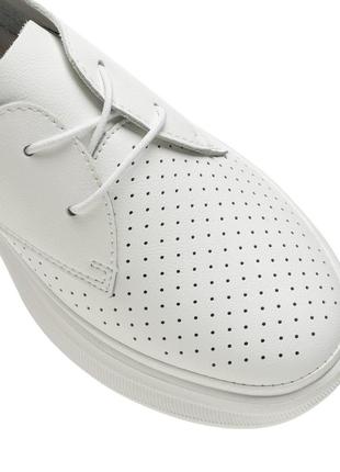 Туфли закрытые на белых шнуровках 2040т-а10 фото