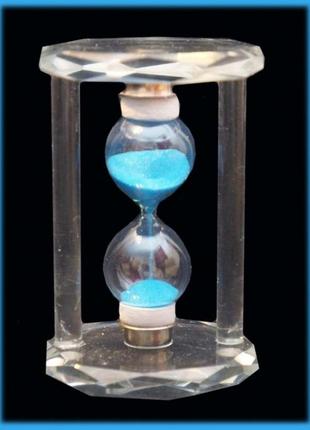 Песочные часы в стеклянном корпусе синий песок