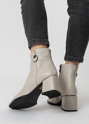 Ботильйони жіночі шкіряні світло-сірі 1634б-а