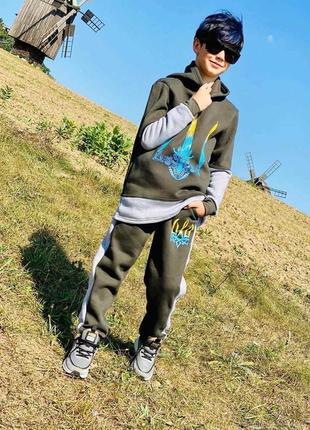 Спортивний костюм трьохнитка не кошлатиться стильний модний патріотичний костюм