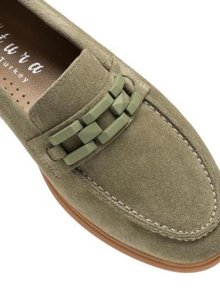 Замшевые туфли-лоферы зеленые с пряжкой 966тz7 фото