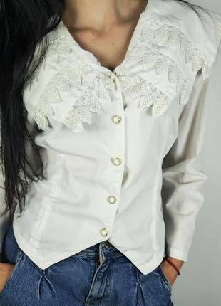 Белая рубашка с большим воротником кружево1 фото