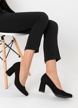 Туфли женские замшевые черные с острым носком на удобном среднем устойчивом каблуке вечерн...