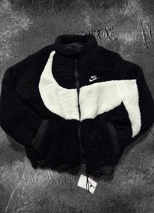 Тепла плюшева оверсайз куртка найк nike big swoosh якісна стильна брендова до -10 преміум на хутрі3 фото