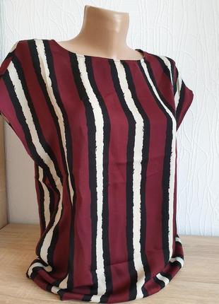 Контрастная блуза в вертикальную полоску1 фото
