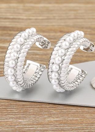 Металеві сережки-кільця з перлінами срібного кольору, у формі полу-місяца, біжутерія, сережки под серебро с жемчужинами