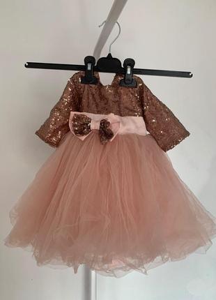 Пышное нарядное розовое платье с бантом в пайетки на девочку 1 год 98 см
