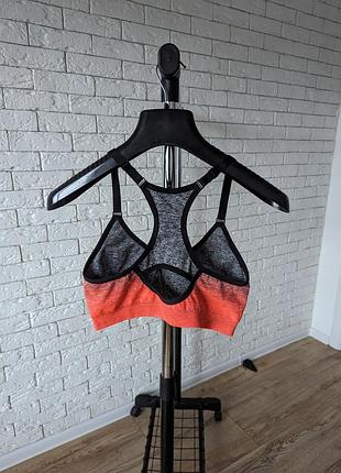 Топ спортивеий з чашечками