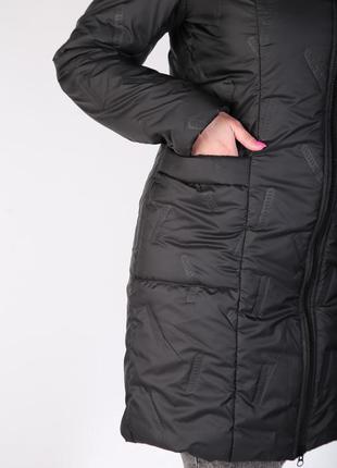 Пальто миди женское демисезонное с капюшоном чёрное стёганное 48-567 фото